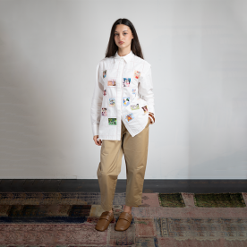 Chemise Milou de Mii, en coton léger. Une coupe ample et décontractée pour une silhouette fraîche, lumineuse et facile à porter.